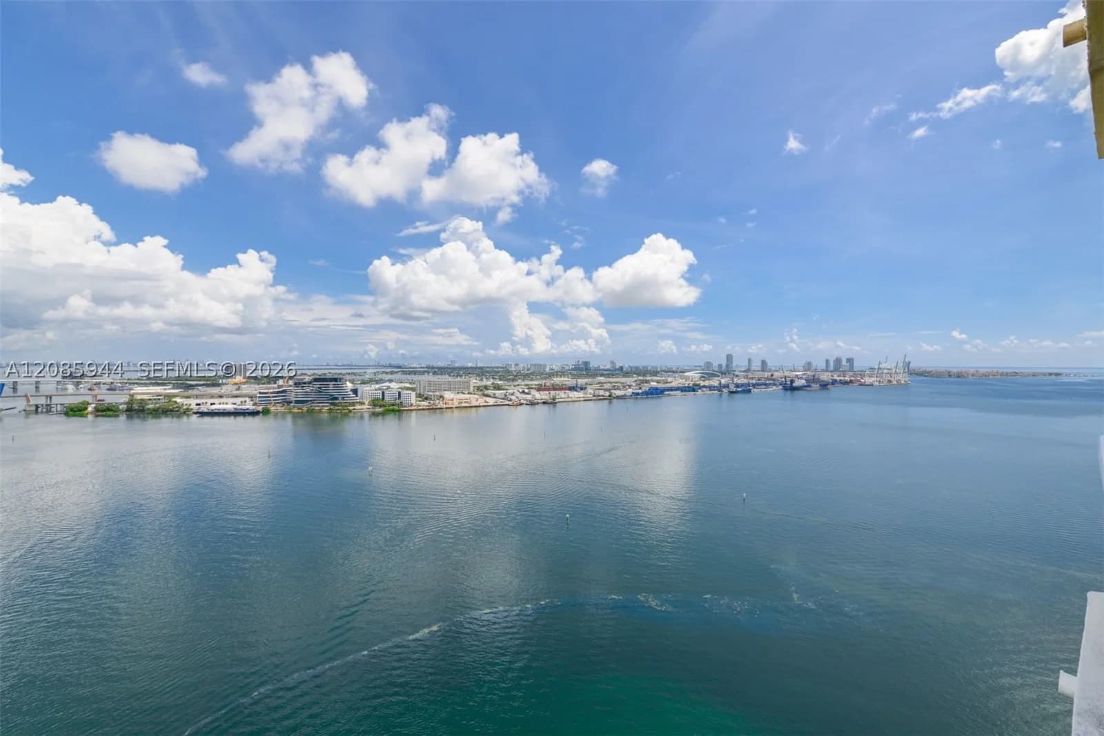 2+1 Condo — 848 Brickell Key Dr #2702, Miami, FL 33131