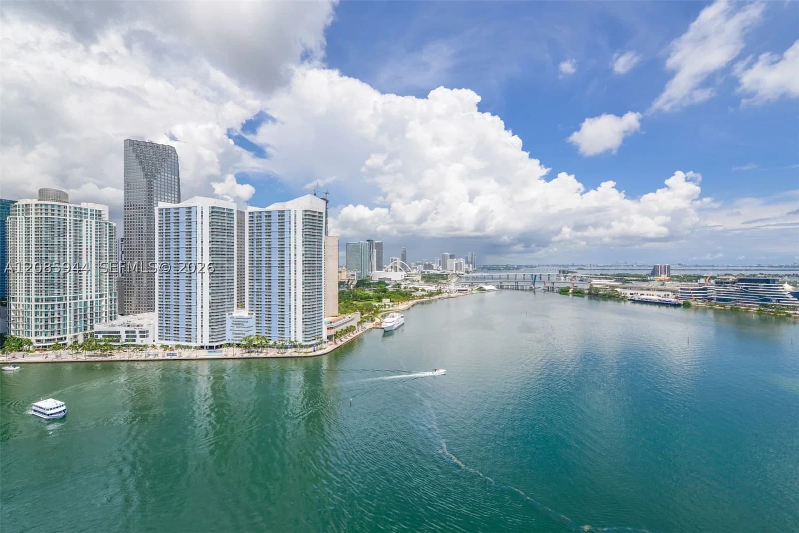 2+1 Condo — 848 Brickell Key Dr #2702, Miami, FL 33131