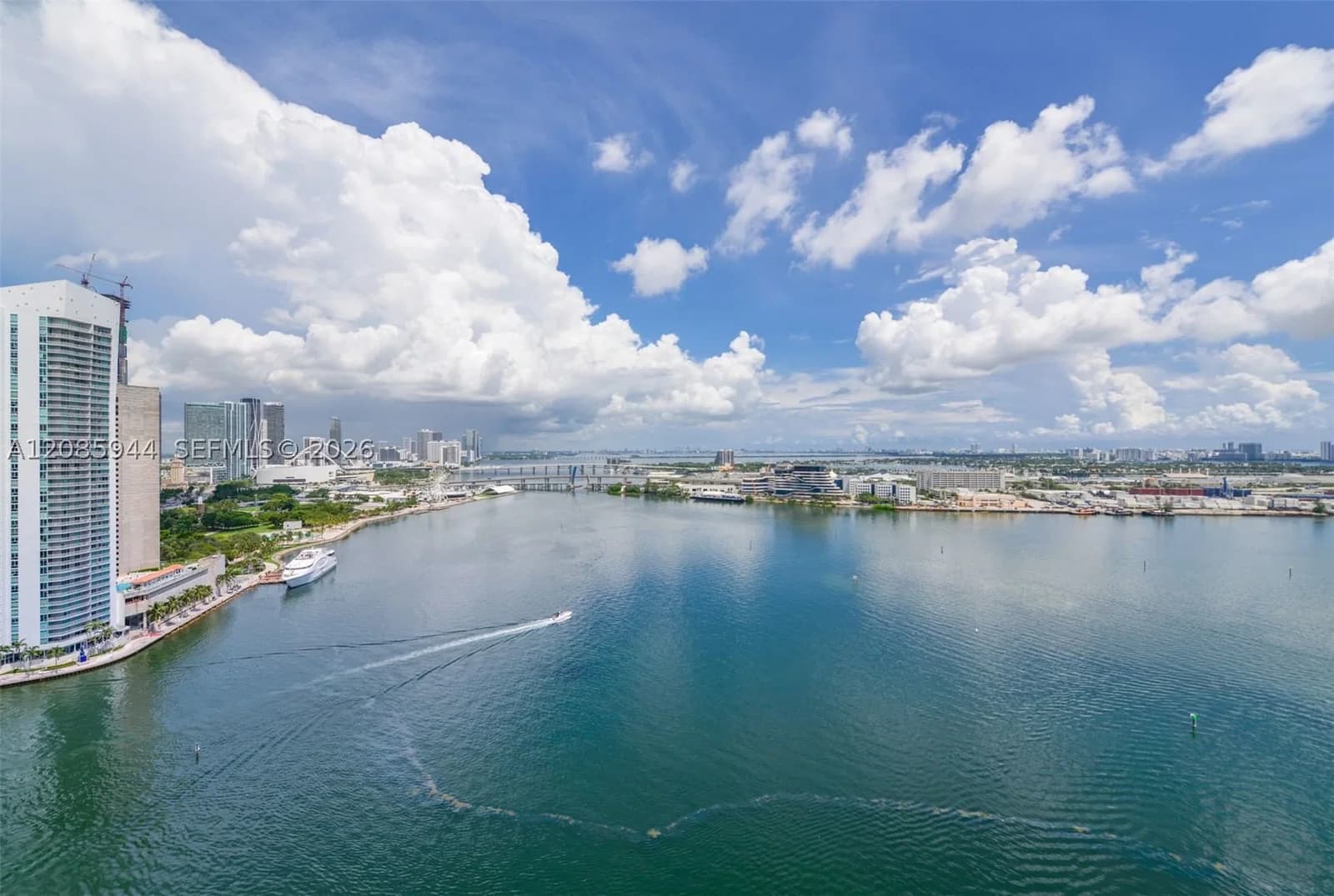 2+1 Condo — 848 Brickell Key Dr #2702, Miami, FL 33131