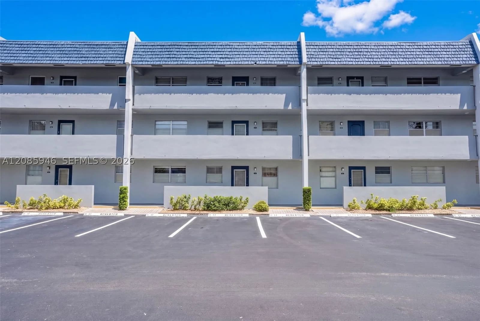 2+1 Condo — 7807 Golf Cir Dr #104, Margate, FL 33063