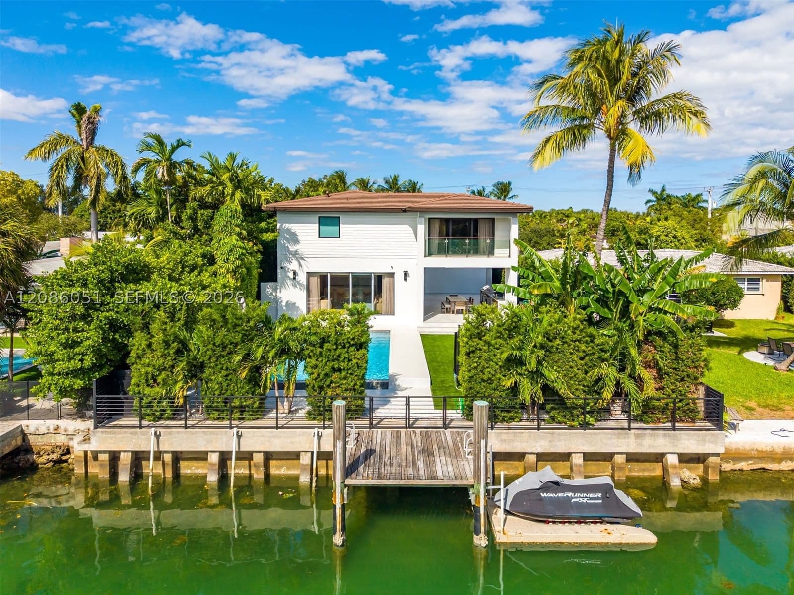 5+1 Müstakil ev — 710 Shore Dr, Miami Beach, FL 33141