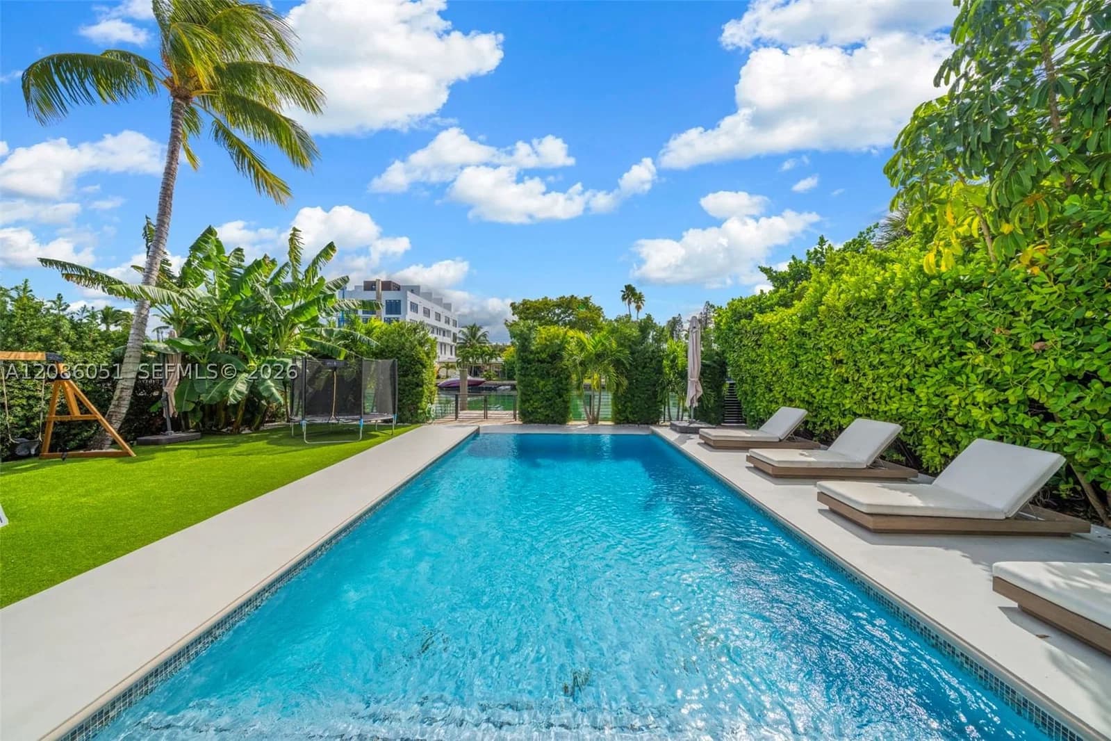 5+1 Müstakil ev — 710 Shore Dr, Miami Beach, FL 33141