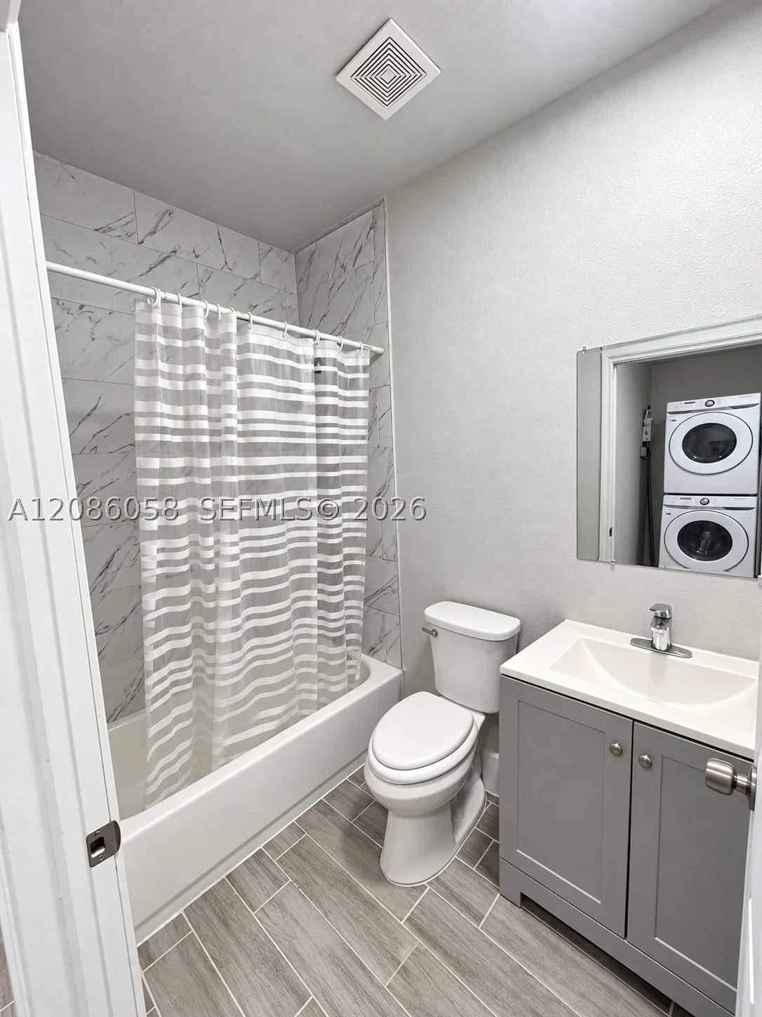 3+1 Müstakil ev — 4420 30th Ave, Miami, FL 33142