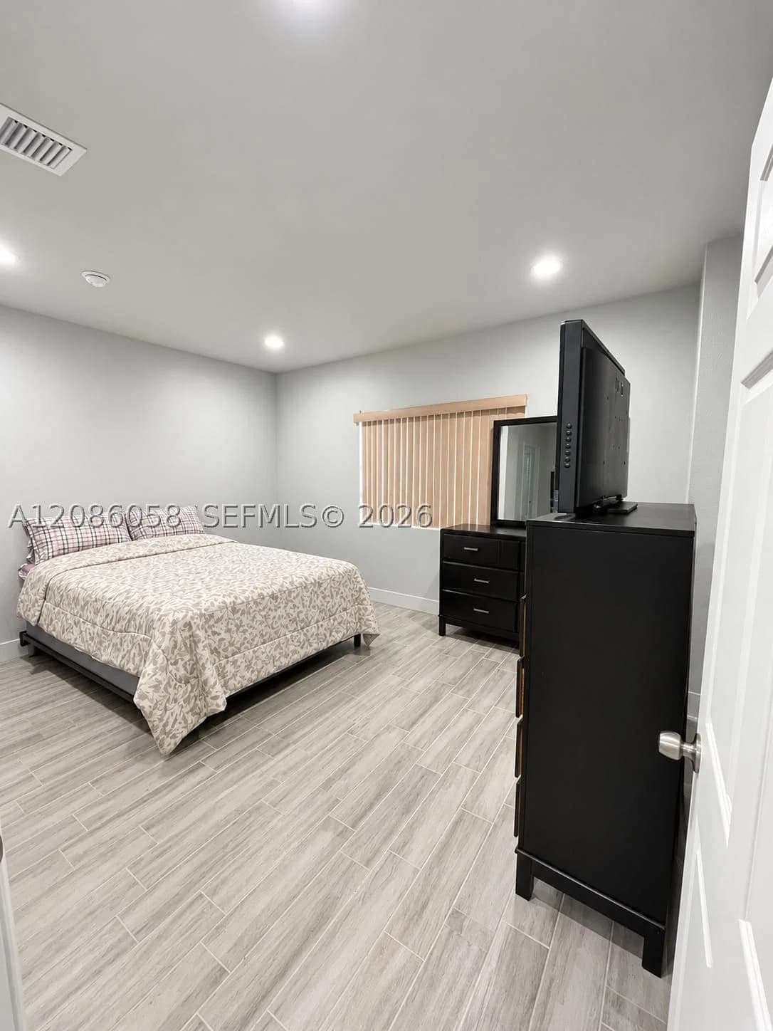 3+1 Müstakil ev — 4420 30th Ave, Miami, FL 33142