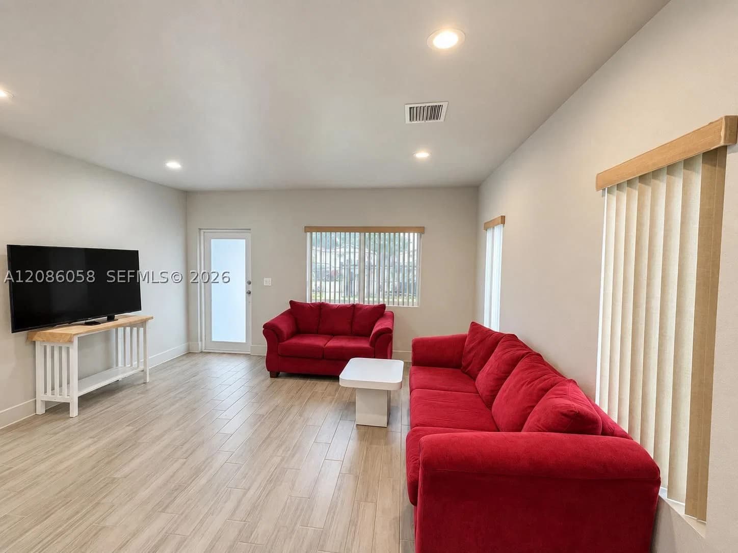 3+1 Müstakil ev — 4420 30th Ave, Miami, FL 33142