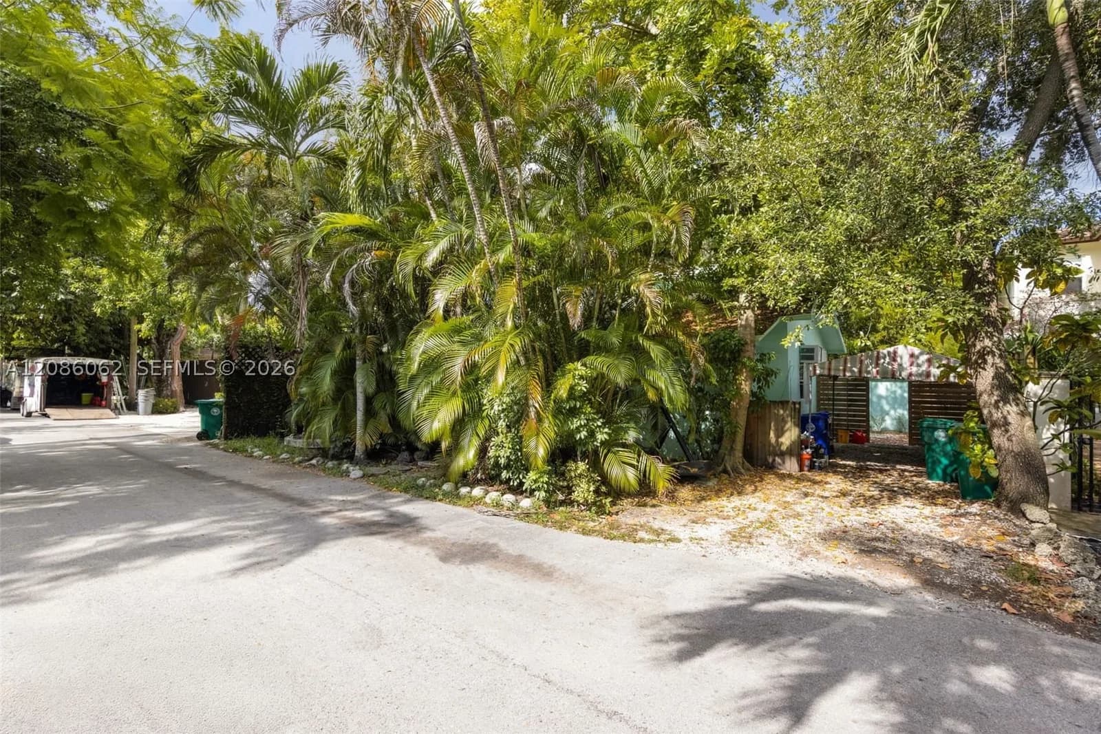 Mülk — 2952 Louise St, Coconut Grove, FL 33133