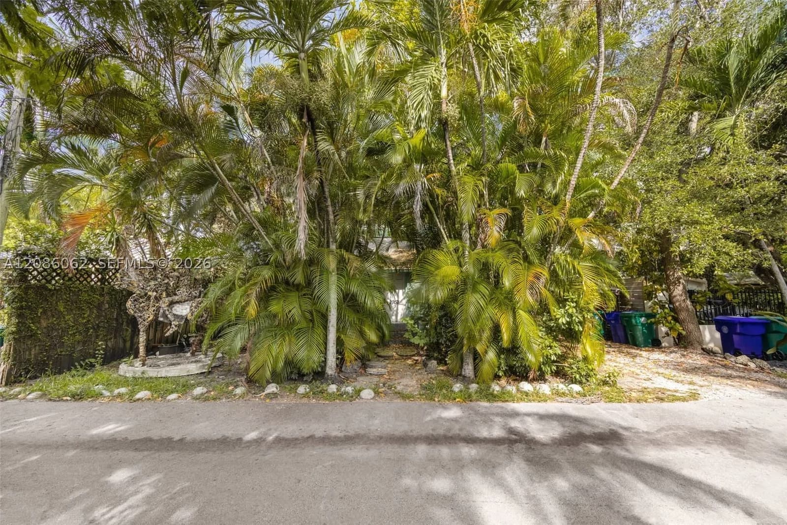 Mülk — 2952 Louise St, Coconut Grove, FL 33133