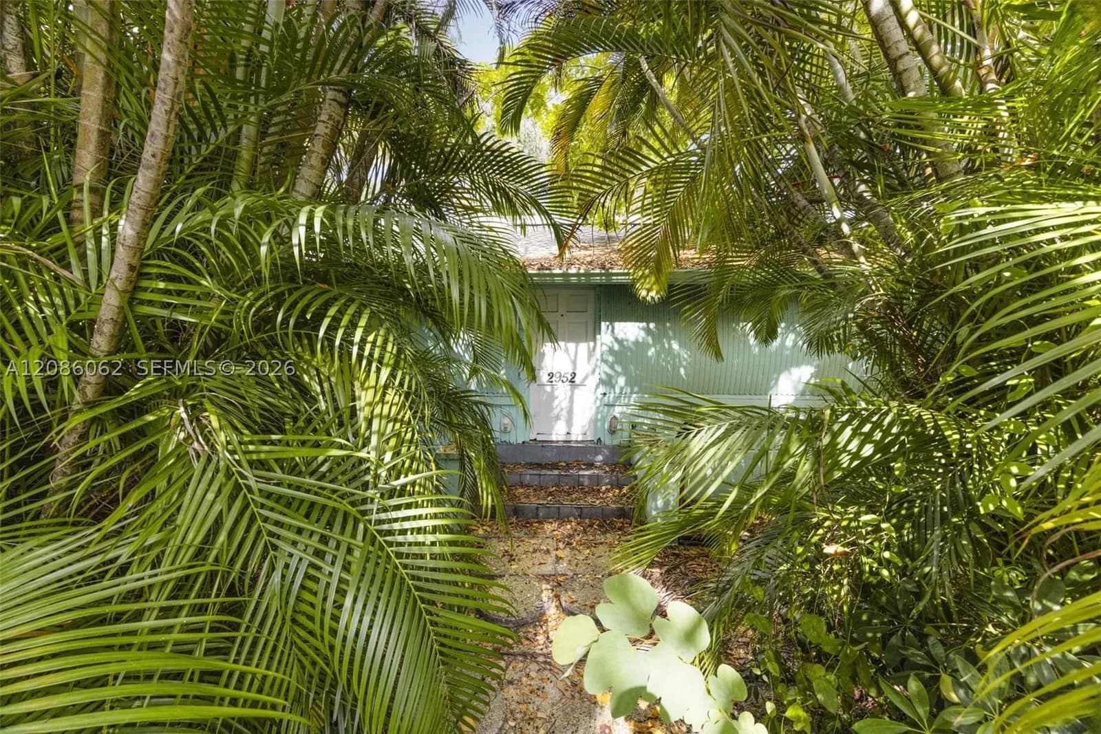 Mülk — 2952 Louise St, Coconut Grove, FL 33133
