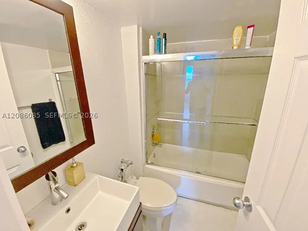 2-bedroom Condo — 1500 Bay Rd #1222S, Miami Beach, FL 33139