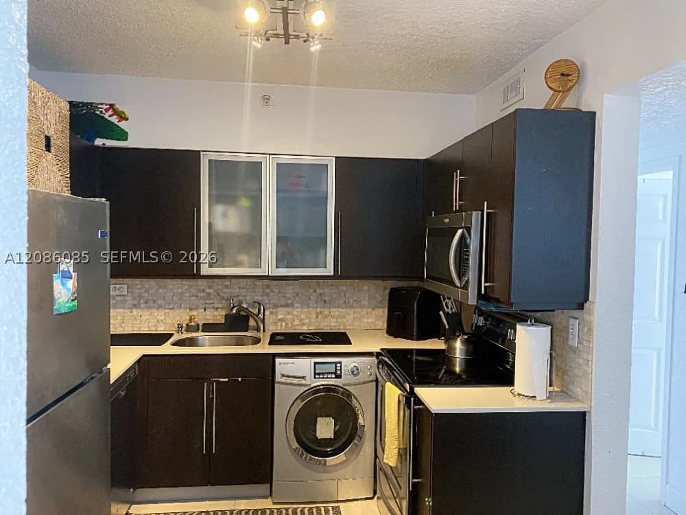 2-bedroom Condo — 1500 Bay Rd #1222S, Miami Beach, FL 33139