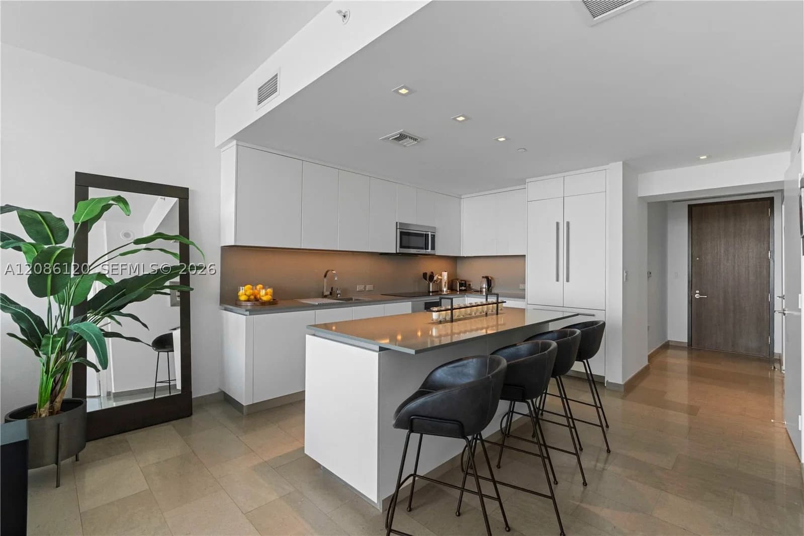 1+1 Condo — 88 7th St #2906, Miami, FL 33130