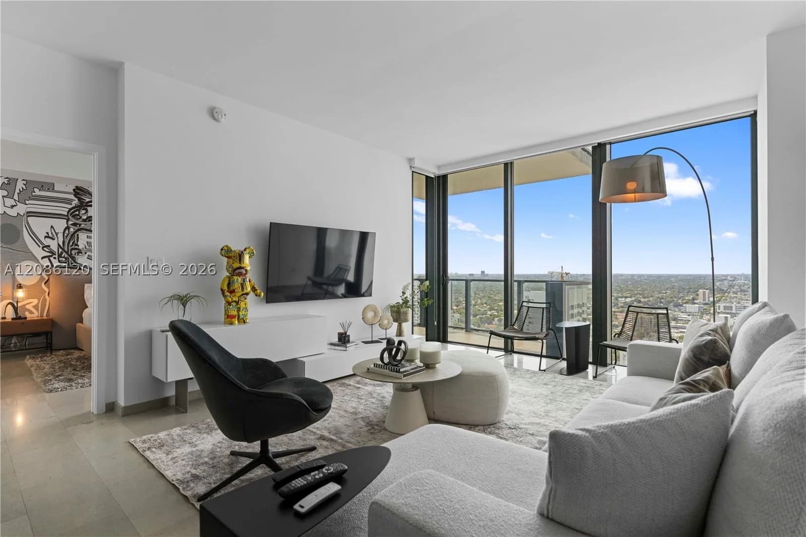 1+1 Condo — 88 7th St #2906, Miami, FL 33130
