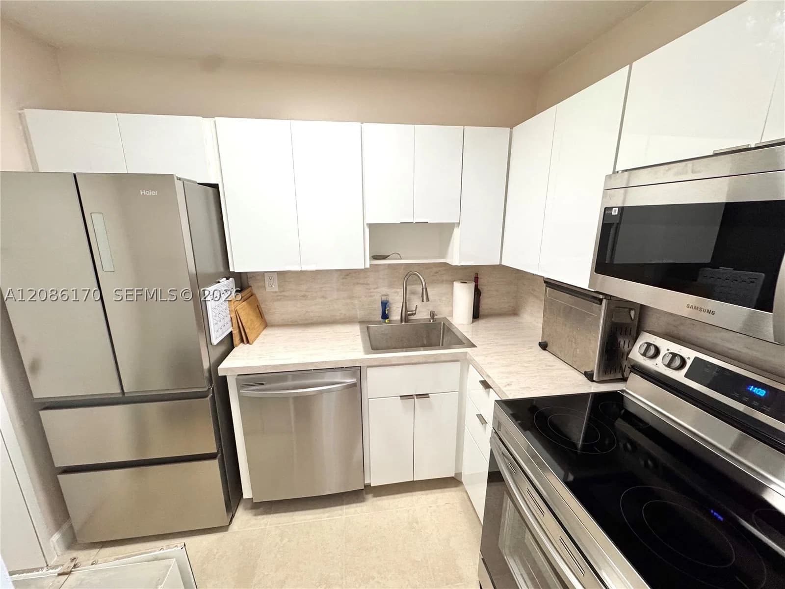 Condo — 2899 Collins Ave #550, Miami Beach, FL 33140