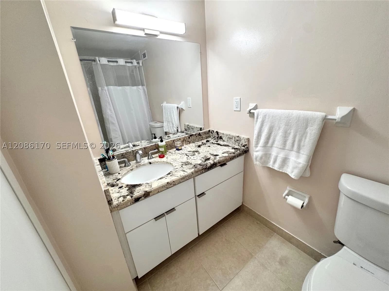 Condo — 2899 Collins Ave #550, Miami Beach, FL 33140