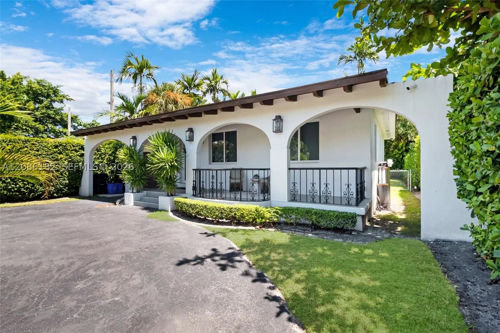 3+1 Müstakil ev — 817 Tangier St, Coral Gables, FL 33134