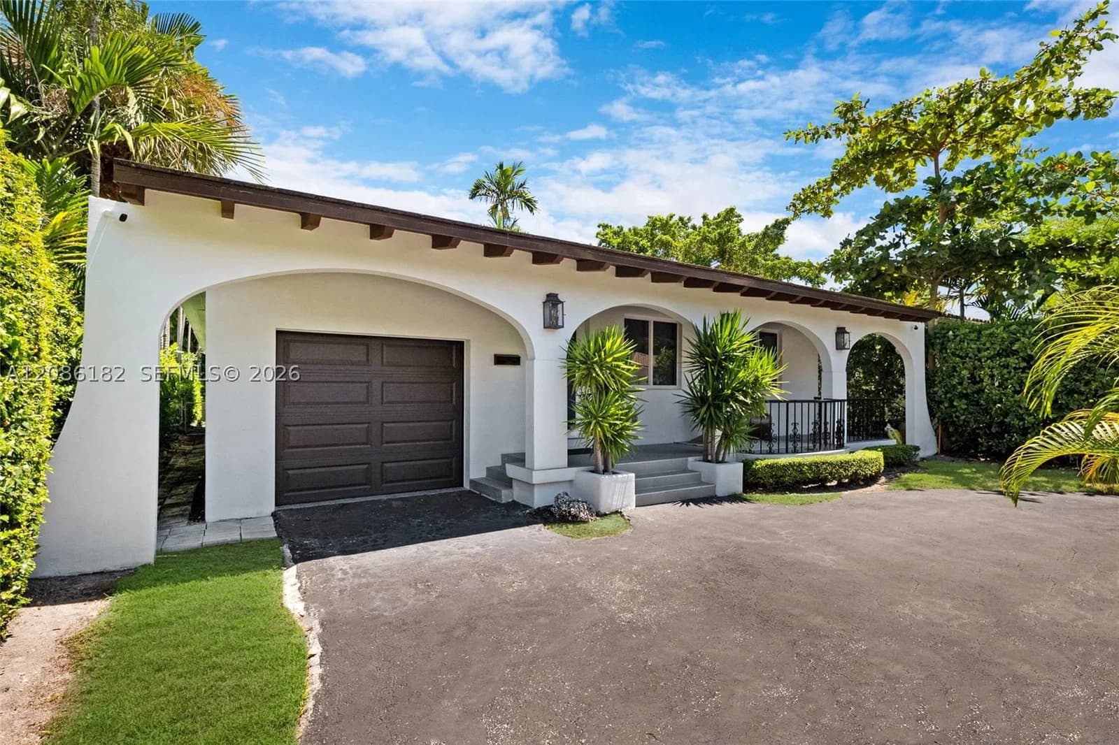 3+1 Müstakil ev — 817 Tangier St, Coral Gables, FL 33134