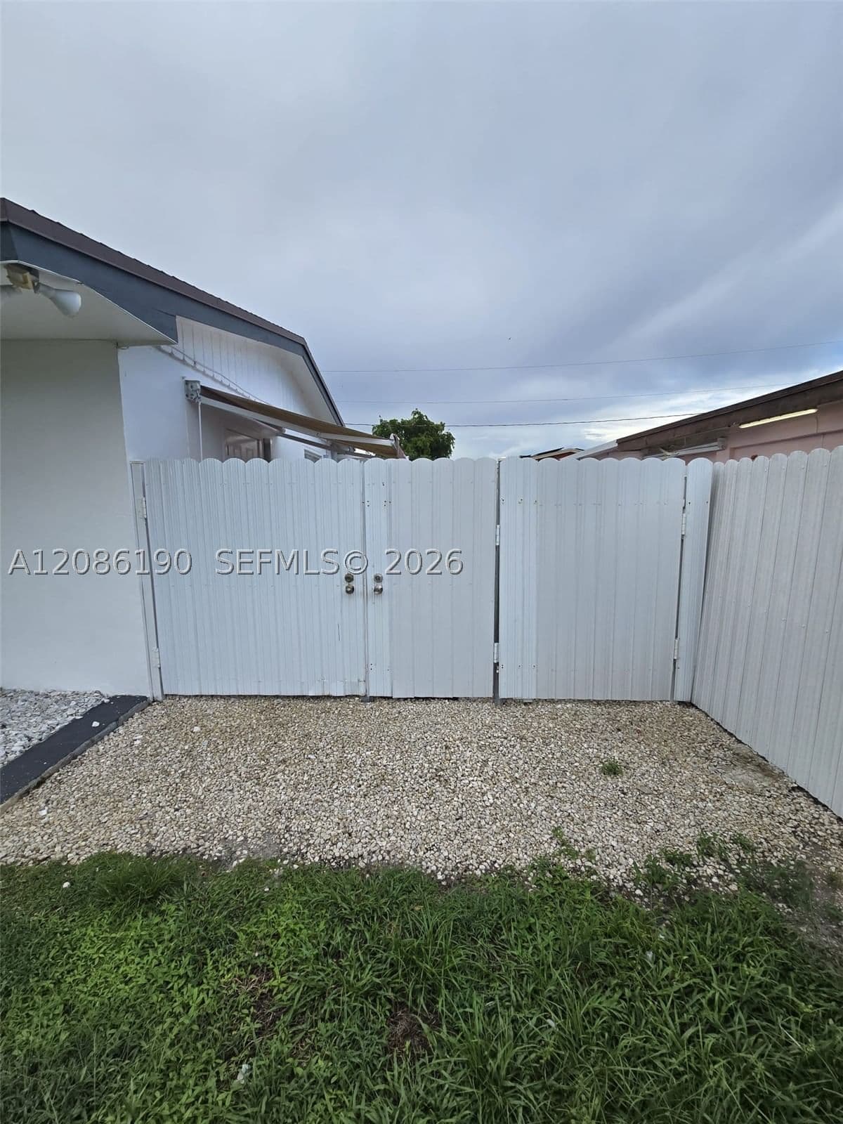 1+1 Mülk — 3835 185th St #EFF, Miami Gardens, FL 33055