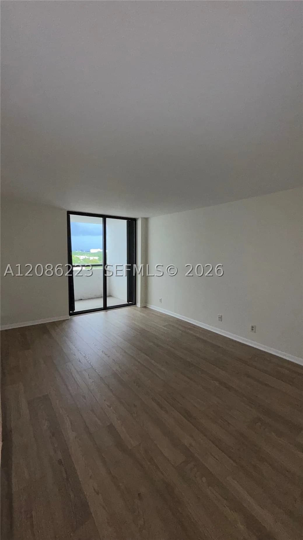 1-bedroom Condo — 2555 Collins Ave #910, Miami Beach, FL 33140