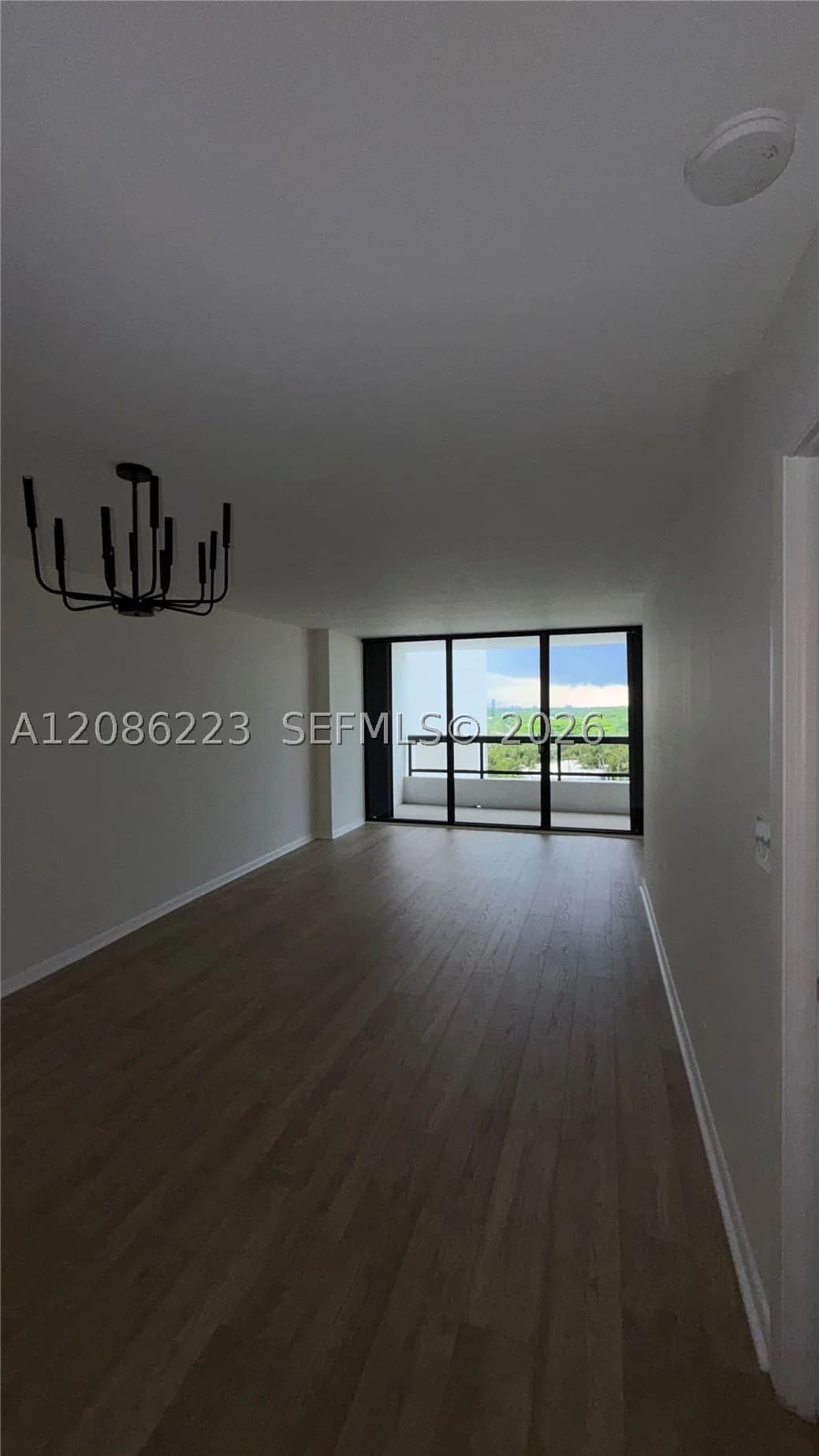 1-bedroom Condo — 2555 Collins Ave #910, Miami Beach, FL 33140