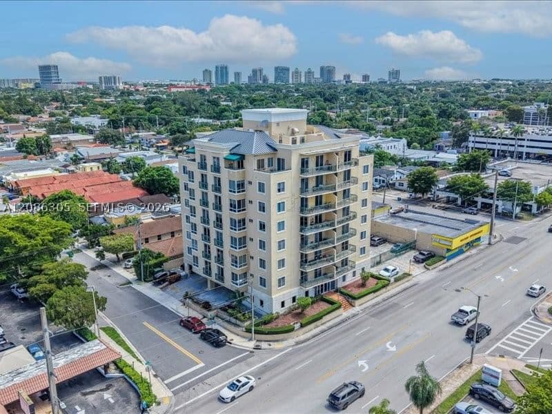 1+1 Condo — 2501 Douglas Rd #202, Miami, FL 33133
