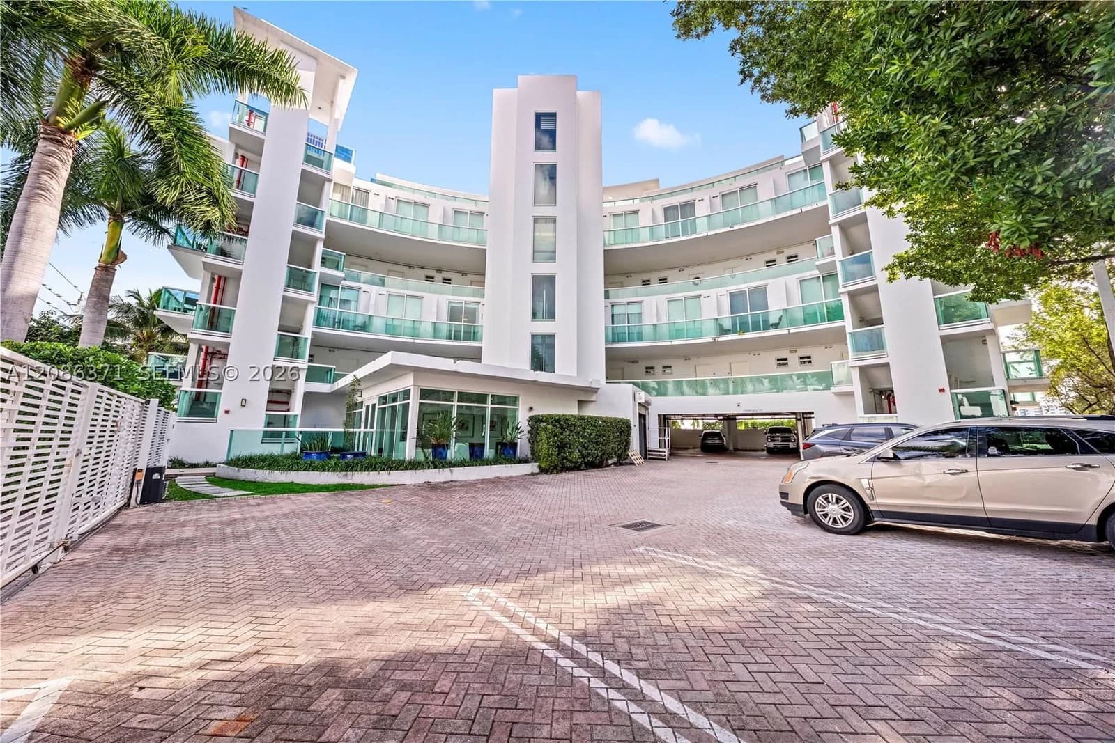 2+1 Condo — 2000 Bay Dr #204, Miami Beach, FL 33141