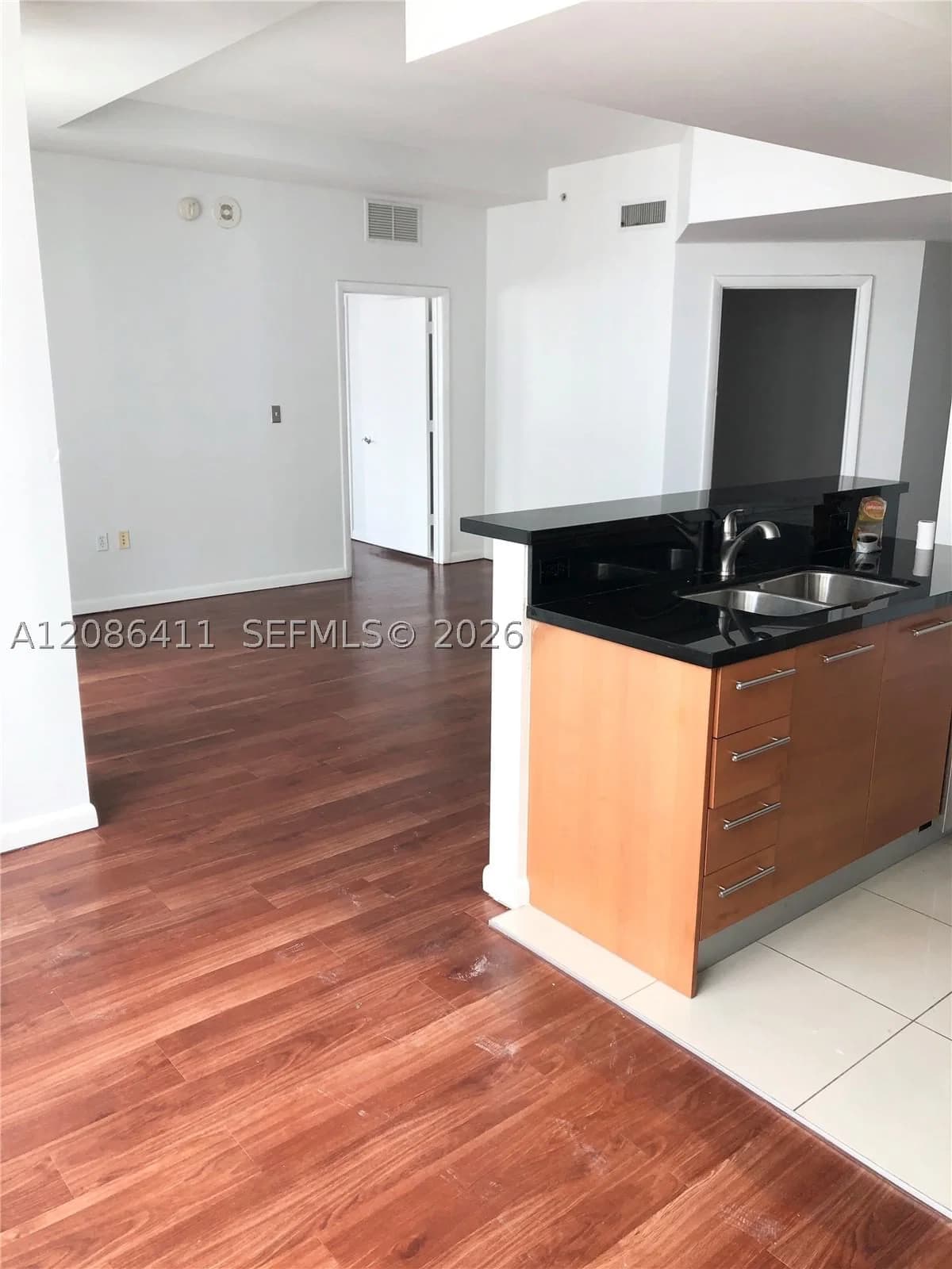 1+1 Condo — 253 2nd St #2702, Miami, FL 33132