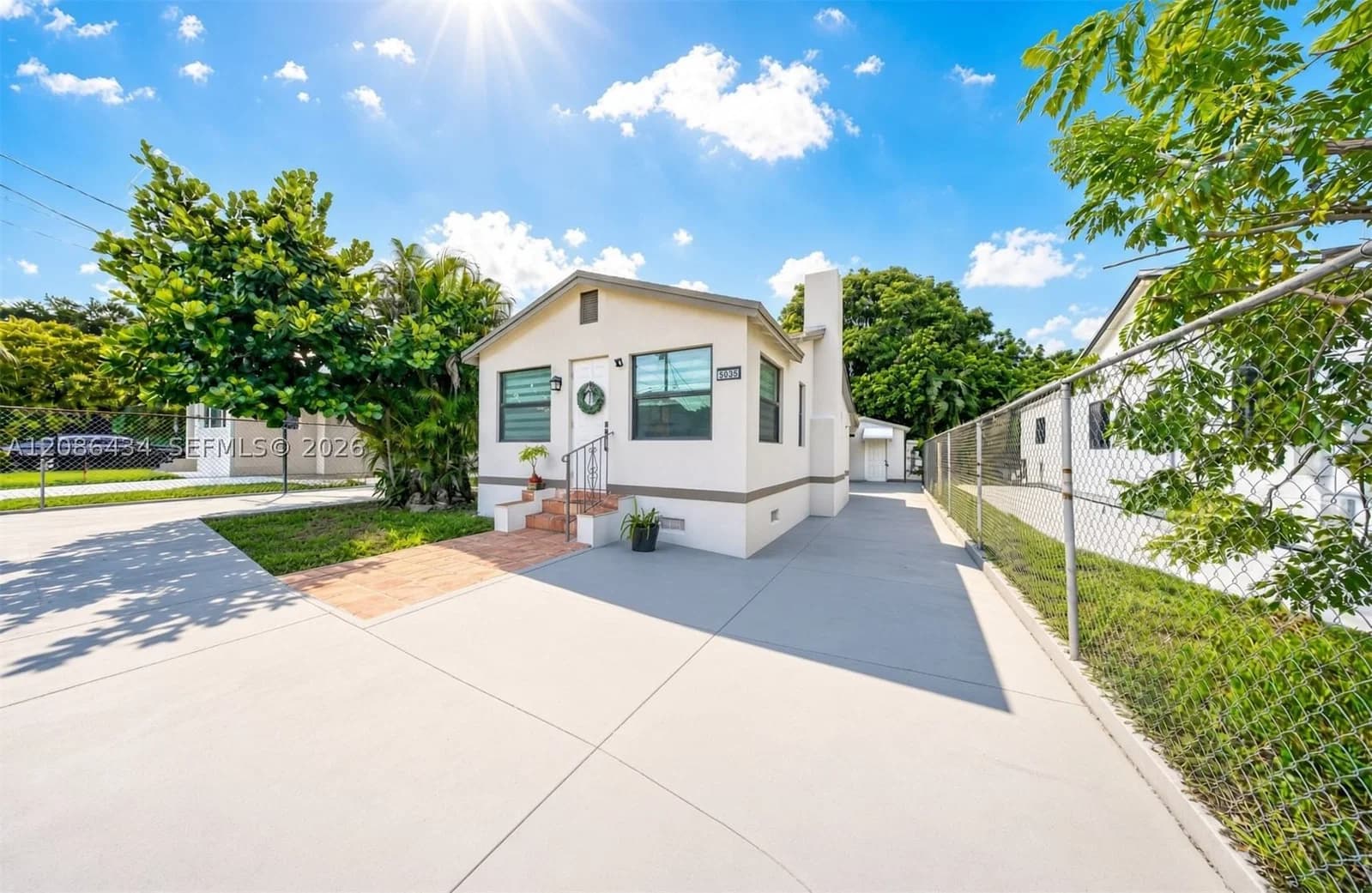 3+1 Müstakil ev — 3036 13th Ave, Miami, FL 33142