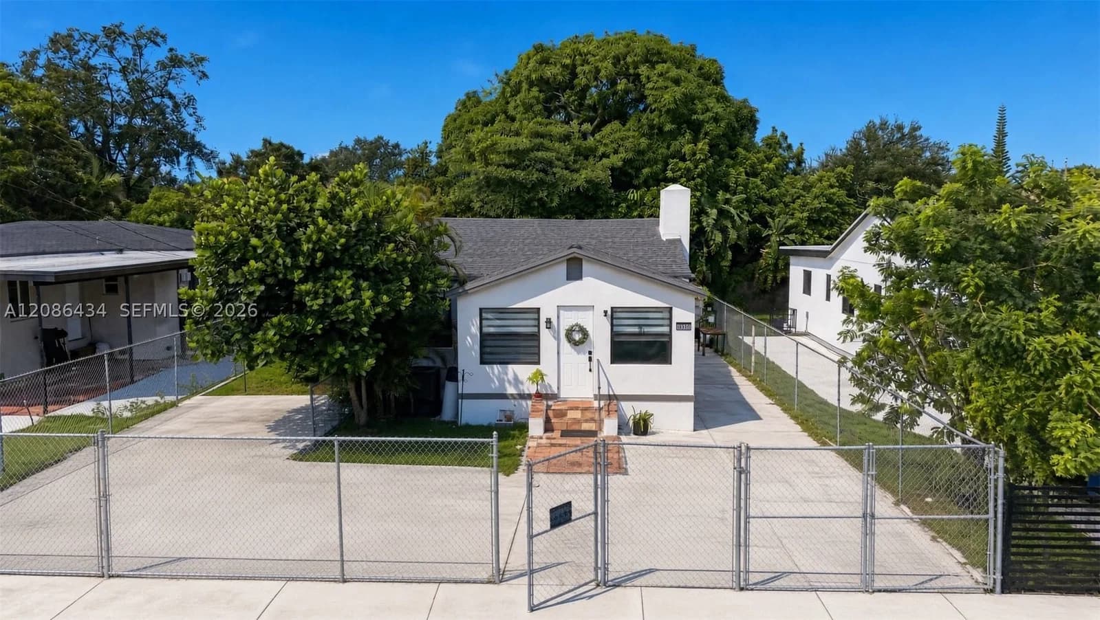 3+1 Müstakil ev — 3036 13th Ave, Miami, FL 33142