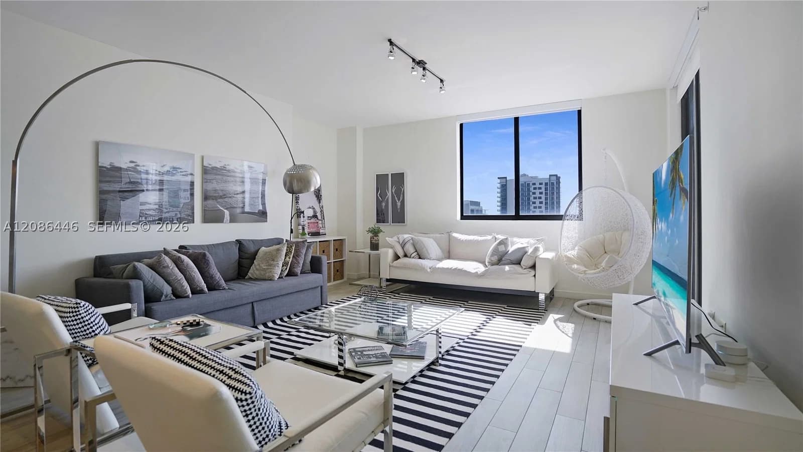 1+1 Condo — 999 1st AVE #2313, Miami, FL 33131