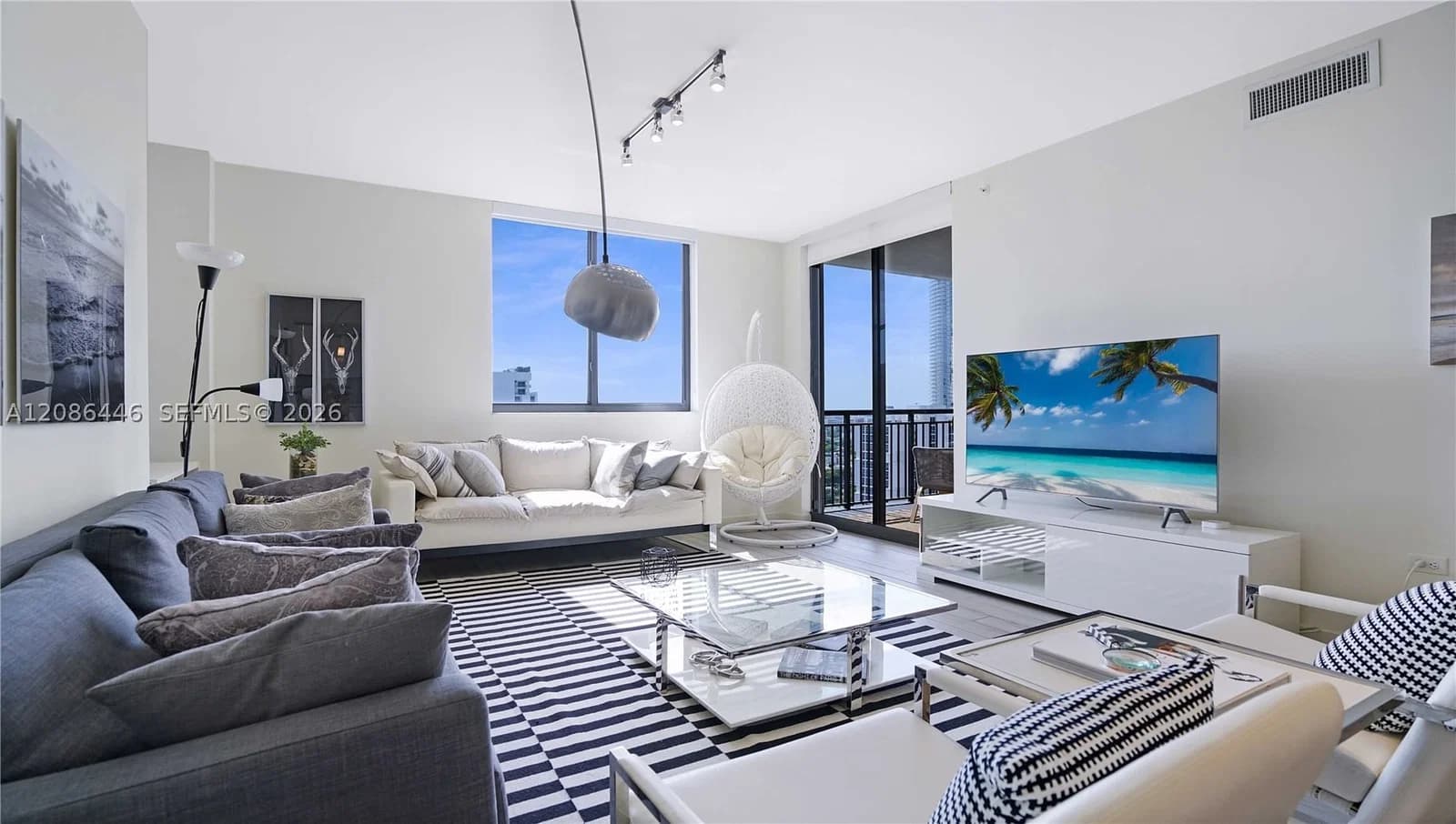 1+1 Condo — 999 1st AVE #2313, Miami, FL 33131