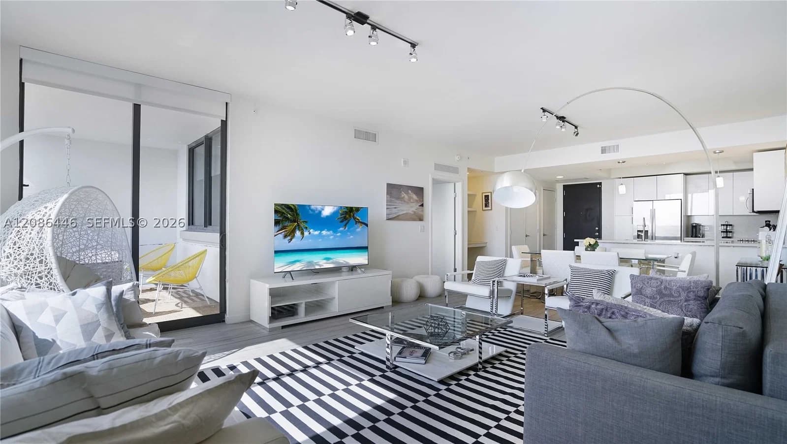 1+1 Condo — 999 1st AVE #2313, Miami, FL 33131