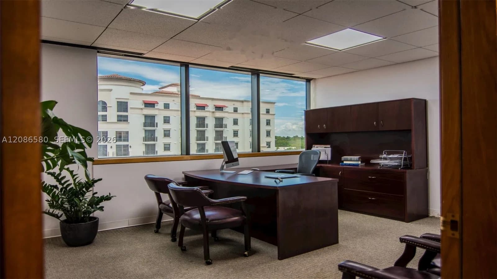 Mülk — 2655 Le Jeune Rd, Coral Gables, FL 33134