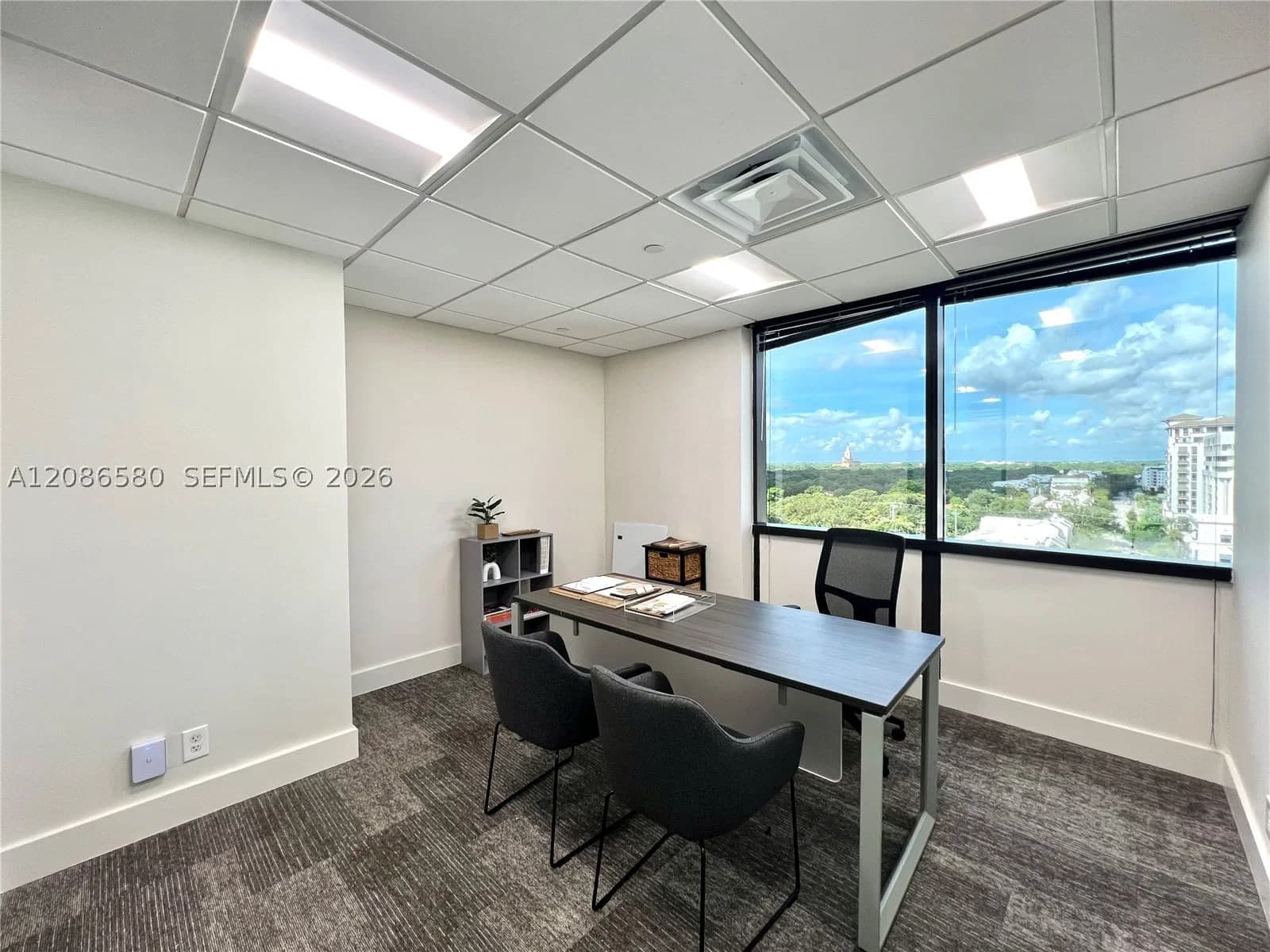Mülk — 2655 Le Jeune Rd, Coral Gables, FL 33134