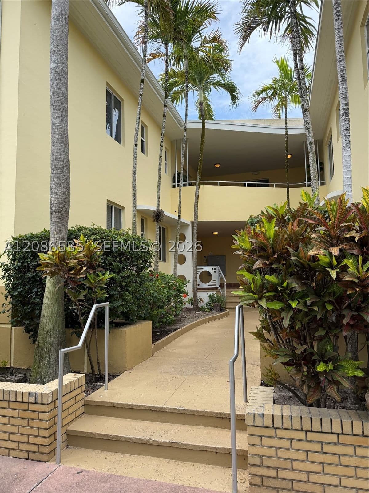 1+1 Daire — 2880 Pine Tree Dr #3, Miami Beach, FL 33140