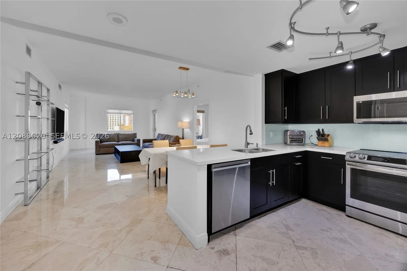 2+1 Condo — 10 Aragon Ave #810, Coral Gables, FL 33134