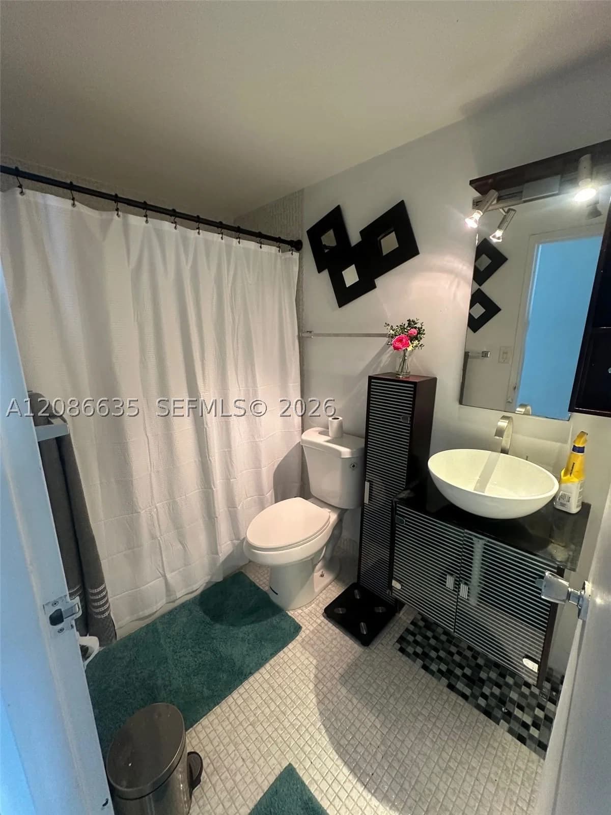 Condo — 905 Brickell Bay Dr #1029, Miami, FL 33131