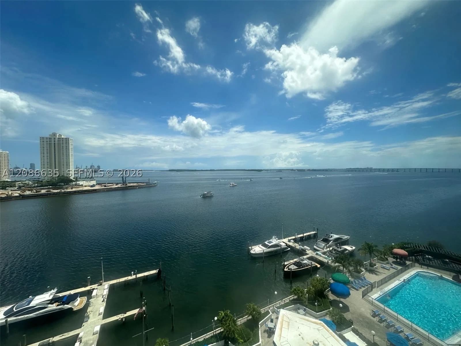 Condo — 905 Brickell Bay Dr #1029, Miami, FL 33131
