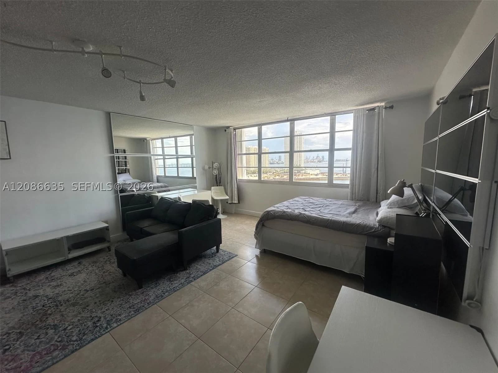 Condo — 905 Brickell Bay Dr #1029, Miami, FL 33131