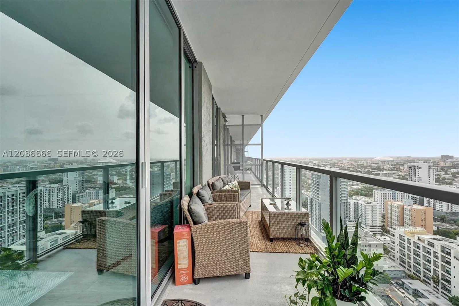 1+1 Condo — 79 12th St #3608-S, Miami, FL 33130