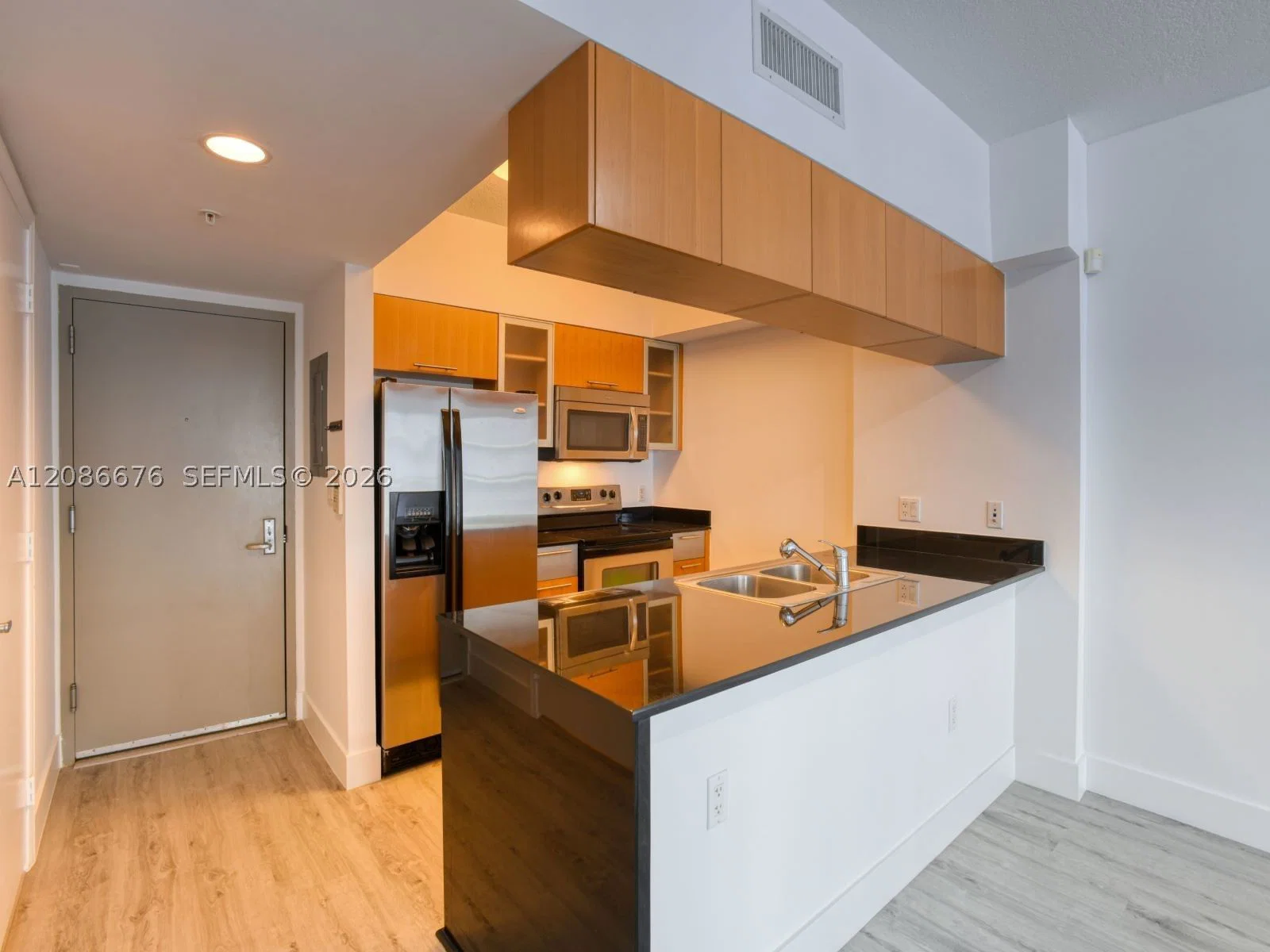 1+1 Condo — 1750 Bayshore Dr #3205, Miami, FL 33132