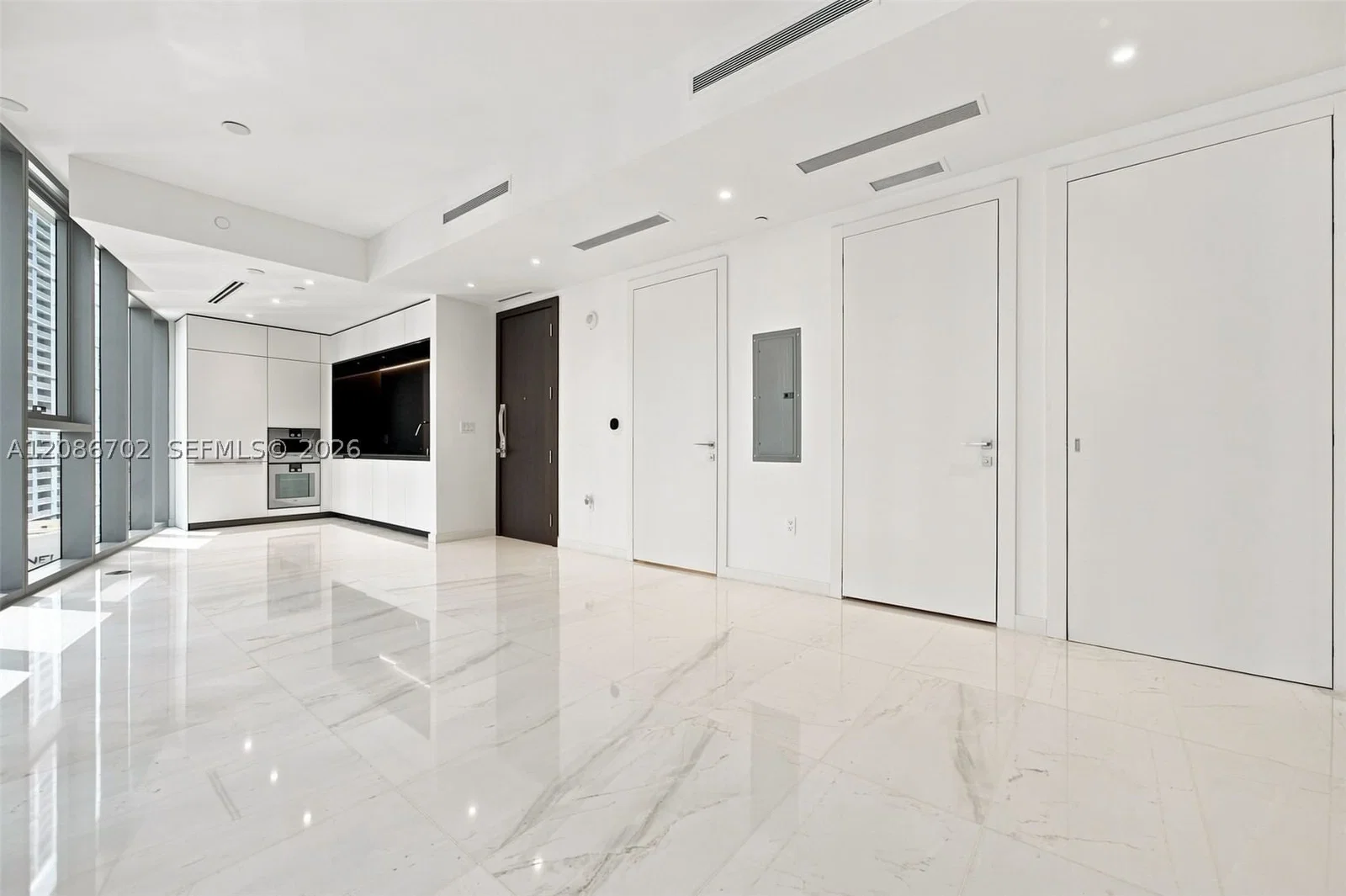 1+1 Condo — 300 Biscayne Blvd Way #1106, Miami, FL 33131