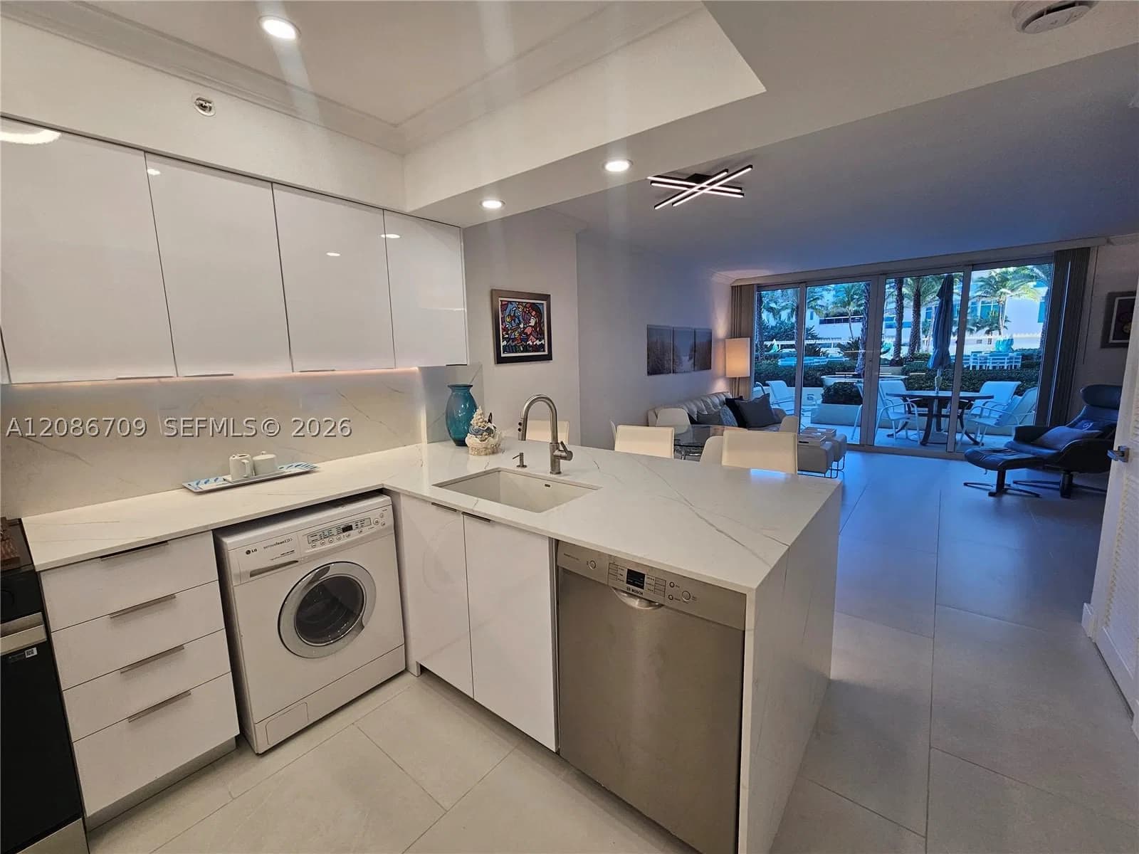 1+1 Condo — 2501 Ocean Dr #L17, Hollywood, FL 33019