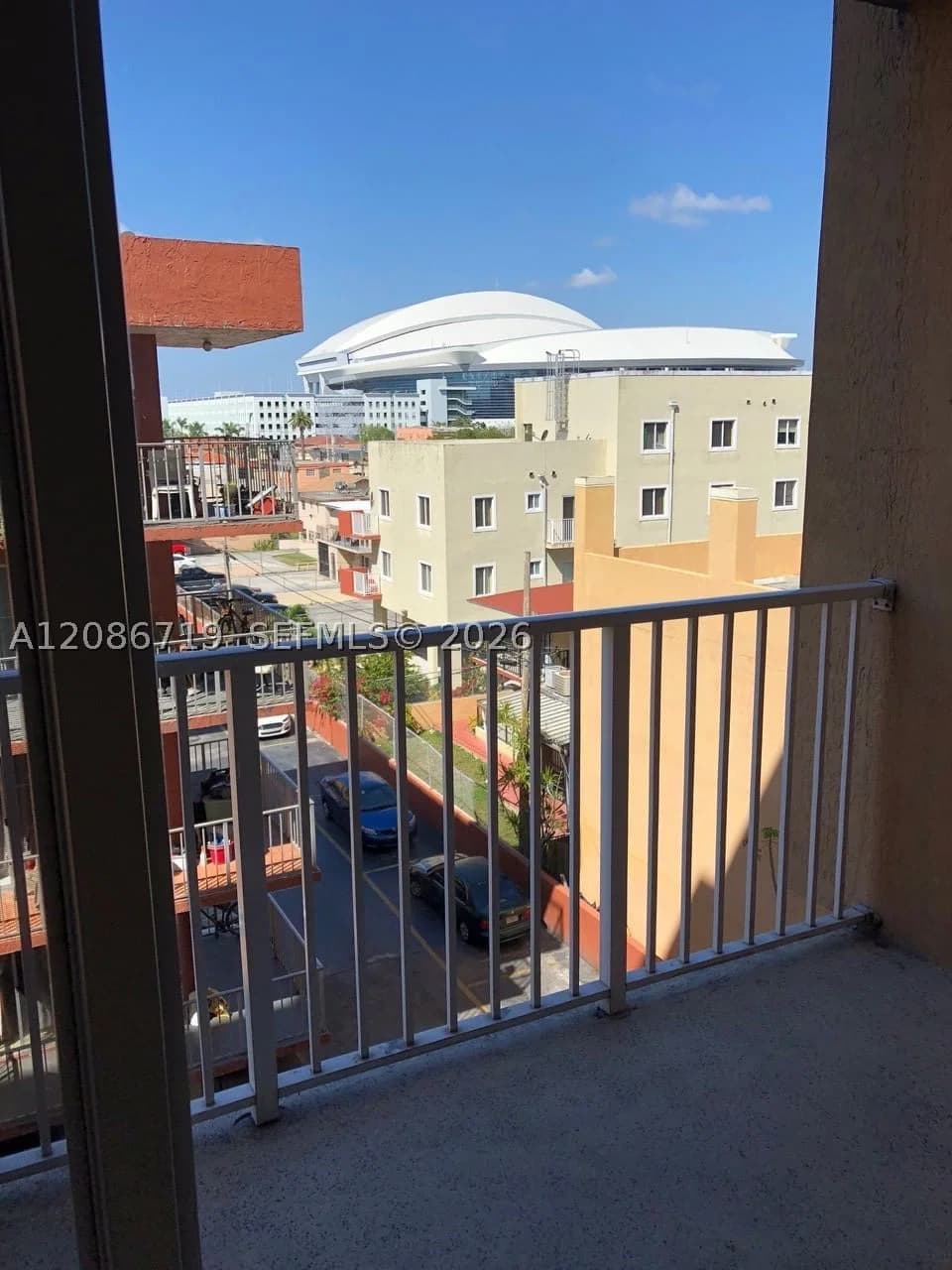 1+1 Kooperatif — 218 12 AV #506, Miami, FL 33128