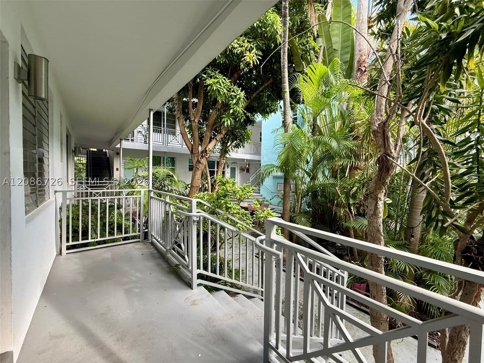 Kooperatif — 135 3rd St #17, Miami Beach, FL 33139