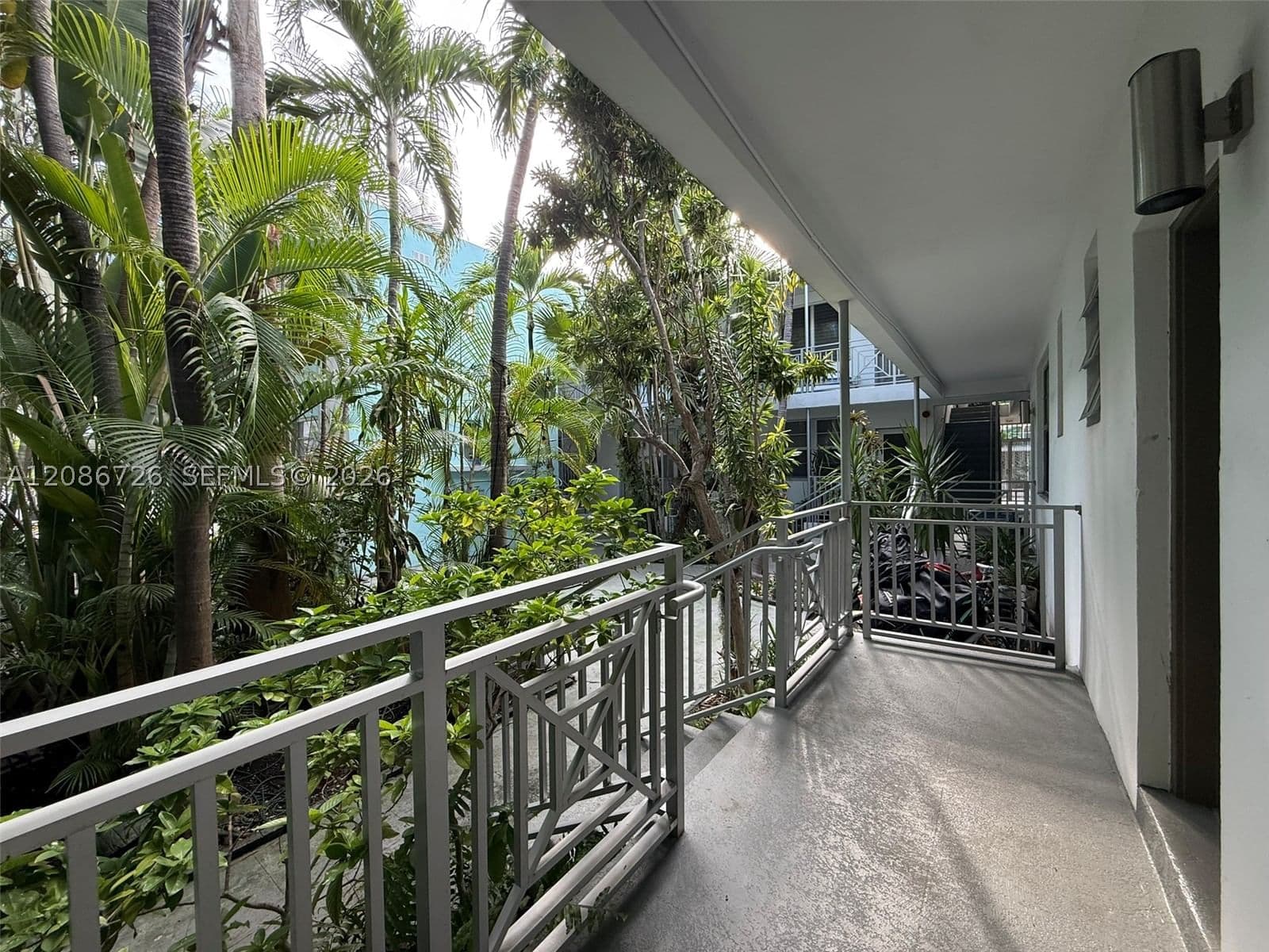 Kooperatif — 135 3rd St #17, Miami Beach, FL 33139