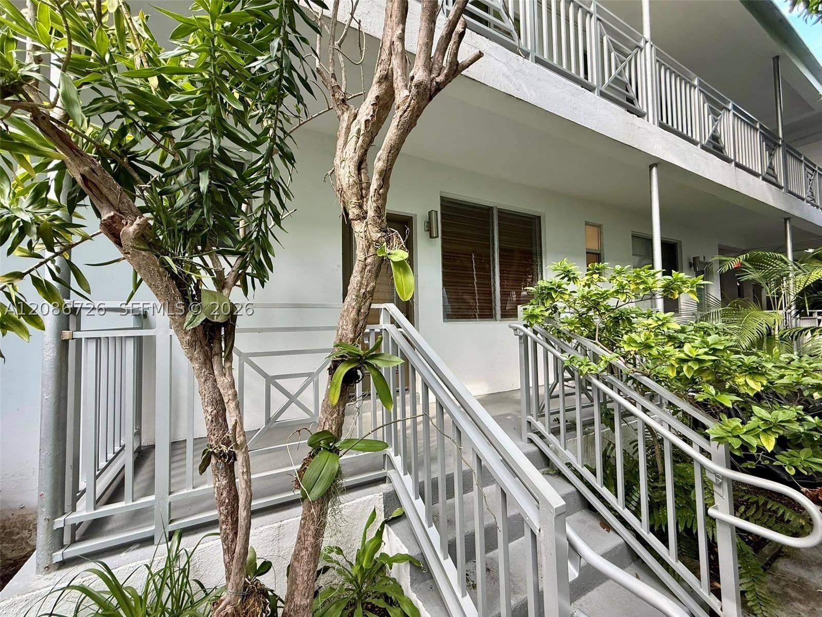 Kooperatif — 135 3rd St #17, Miami Beach, FL 33139