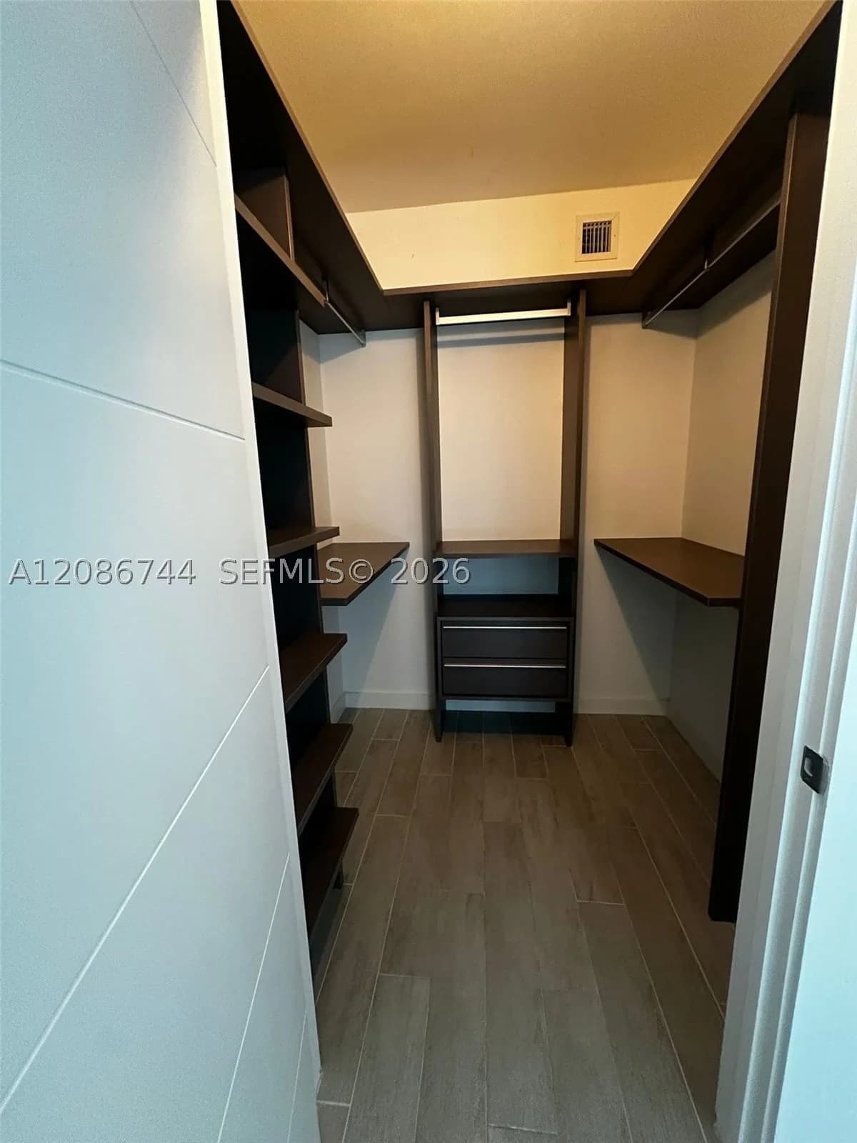 1+1 Condo — 1010 2nd Ave #1005, Miami, FL 33130