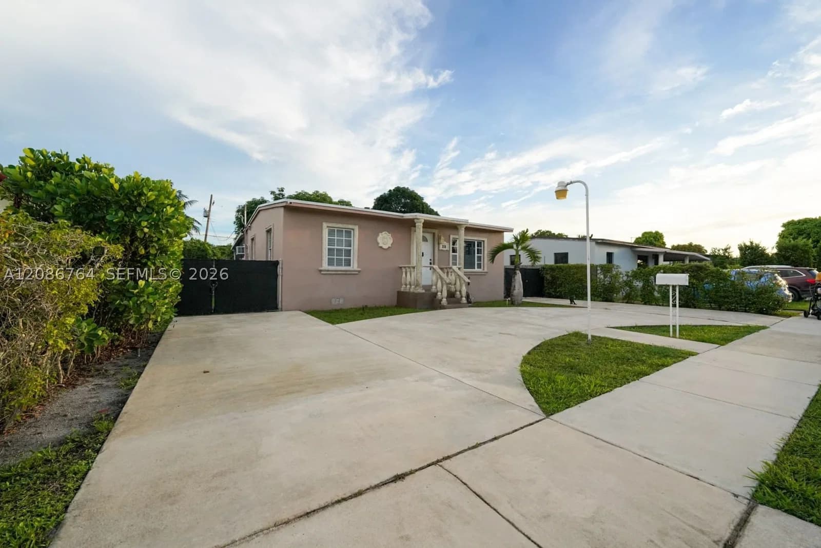 2+1 Müstakil ev — 358 45th St, Hialeah, FL 33013