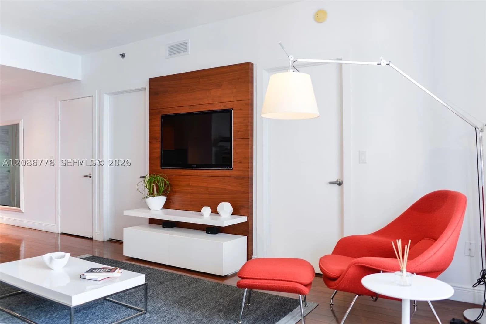 1+1 Condo — 1060 Brickell Ave #3515, Miami, FL 33131