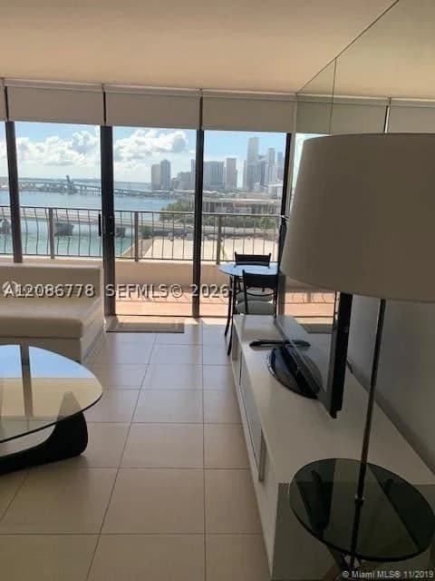 1+1 Condo — 555 15th St #14H, Miami, FL 33132